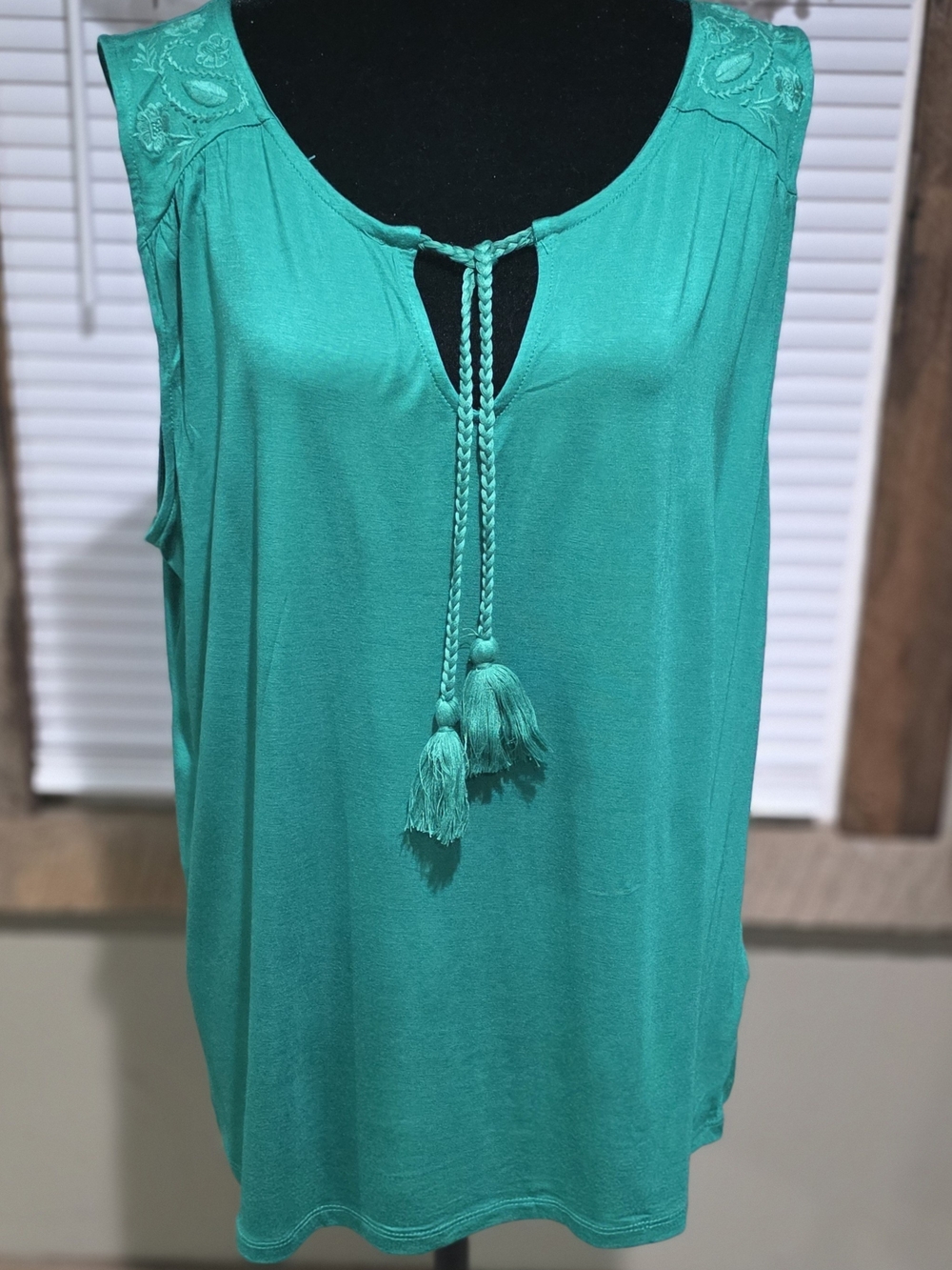 Cable & Gauge Teal Tassel Tie Sleeveless Tank